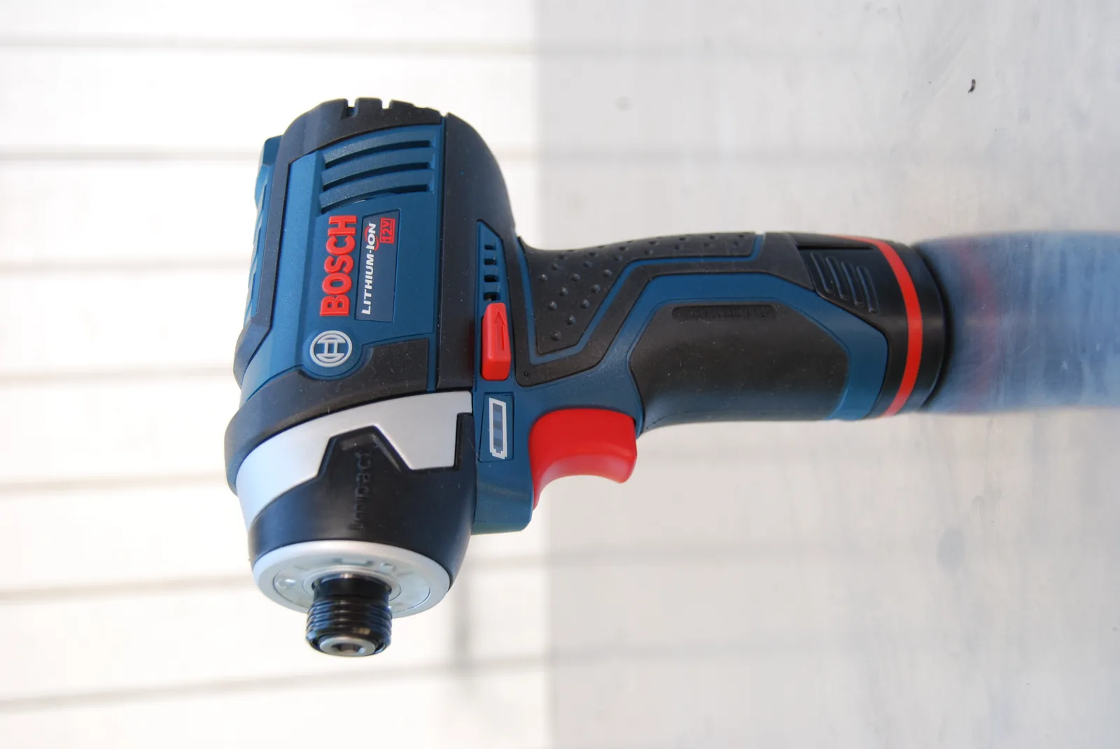 Exemplo de ferramenta Bosch 12V